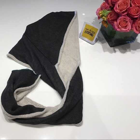 Reversible Gray & White Hood w Scarf wrap OS - Picture 3 of 8